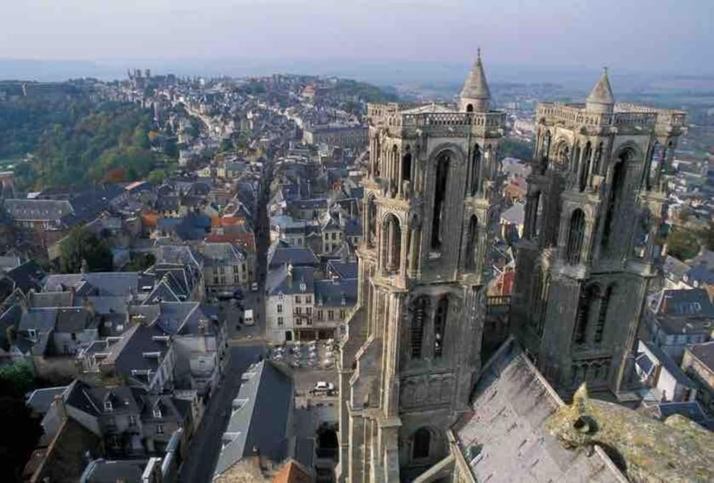 Suite De Charme Au Pied De La Cathedrale Laon Ngoại thất bức ảnh