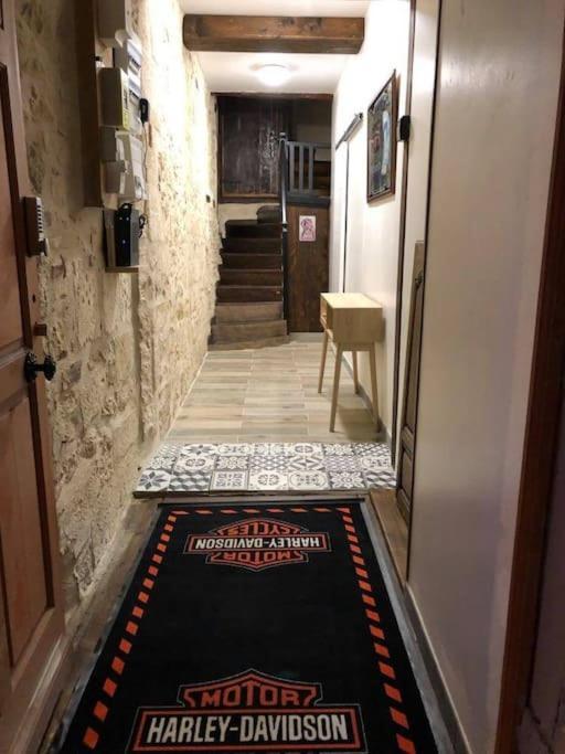 Suite De Charme Au Pied De La Cathedrale Laon Ngoại thất bức ảnh