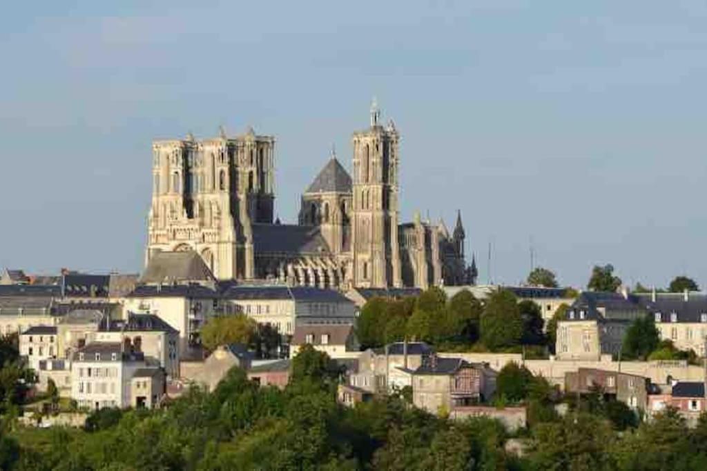 Suite De Charme Au Pied De La Cathedrale Laon Ngoại thất bức ảnh